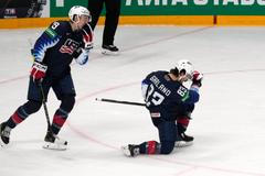 Conor Garland slaví gól ve čtvrtfinále USA - Slovensko na MS 2021