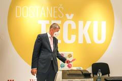 Očkovací centrum bez registrace, Andrej Babiš, očkování, koronavirus, OC Chodov, Hlavní nádráží, Andrej Babiš, lidé, pacient,