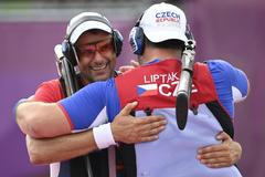 Stříbrný David Kostelecký a zlatý Jiří Lipták po finále trapu na OH 2021