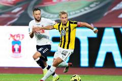 fotbal, Evropská liga 2020/2021, předkolo, AGF Aarhus - FC Honka, Casper Höjer Nielsen (vlevo)