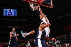 Jan Veselý v zápase Česko - Francie na OH 2020