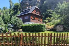 Foto: Chaty a chalupy. Svéráz českého fenoménu, který si podmanila lidová tvořivost