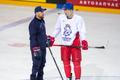 Trenér Filip Pešán (vlevo) a Jakub Vrána při tréninku na mistrovství světa v Rize.