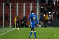 Vyloučený Glen Kamara v zápase skupiny A EL Sparta - Rangers