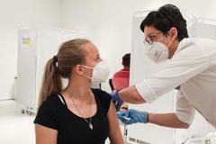 Očkovací centrum bez registrace, očkování, koronavirus, OC Chodov, Hlavní nádráží, Andrej Babiš, lidé, pacient,