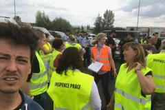 Matěj Stropnický se vyfotil, jak se s inspekcí práce chystá na kontrolu jedné ze soukromých firem na Teplicku.