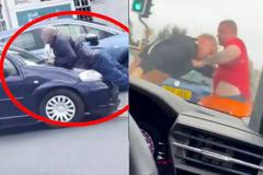 U prázdných britských benzinek stoupá agrese. Muže s nožem rozzuřilo předbíhání