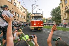 Průvod tramvají, tramvaj, trať Jablonec nad Nisou - Liberec, loučení, rozchod kolejí 1000 milimetrů, šotouš