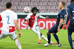 Peter Olayinka dává gól v odvetě  4. předkola LM Midtjylland - Slavia Praha