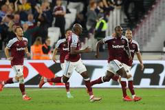 2. kolo anglické fotbalové ligy 2020/21, West Ham - Leicester: Michail Antonio slaví gól West Hamu na 3:1