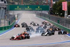 Carlos Sainz junior ve Ferrari vede po startu VC Ruska formule 1 2021