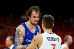 basketbal, MS 2019, Česko - Srbsko, Ondřej Balvín a Bogdan Bogdanovič
