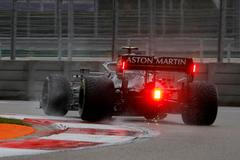 Sebastian Vettel v Aston Martinu v kvalifikaci na VC Ruska F1 2021