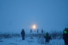 Záchranáři zasahují na místě nehody letounu Saratovských aerolinií