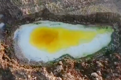 Slané prameny vypadají jako obří volská oka. Jejich barva je vzácná