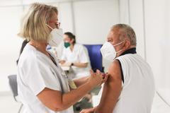 Očkovací centrum bez registrace, očkování, koronavirus, OC Chodov, Hlavní nádráží, Andrej Babiš, lidé, pacient,