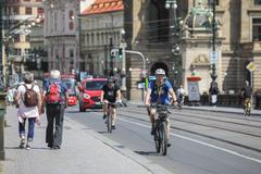 Ilustrační foto - doprava, cyklista, auto, silnice, Praha, kolo