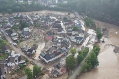 Symbol katastrofálních záplav v Německu. Záběry z výšky odhalily zkázu celé vesnice