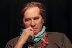 Herec Val Kilmer přišel kvůli rakovině hrtanu o hlas. Firma mu ho díky umělé inteligenci vrátila