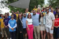 Na snímku (zleva v růžových brýlích) mladí lidovci Libuše Hubáčková a Radovan Gaudyn, uprostřed Andrea Adámková a Mikuláš Halas z ODS a vlevo Tereza Vodáková a Karel Pelikán z TOP 09.