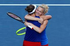 Podívejte se na sestřih ze zápasu čtyřhry Barbory Krejčíkové a Kateřiny Siniakové