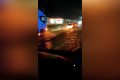 Česko zasáhly další silné bouřky. D1 u Prahy byla pod vodou