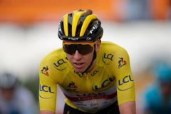 UAE Team Emirates jezdec Tadej Pogacar ve žlutém trikotu, Tour de France 2021