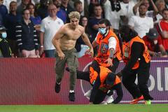 Výtržník ve finále ME 2020 Itálie - Anglie