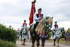 Praporečník Milan Stašek jede v čele Jízdy králů v Kunovicích