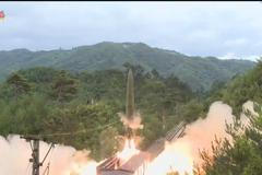 Severní Korea ukázala, jak umí vypouštět balistické střely z vlaku