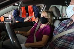 usa očkování vakcína auto covid-19 koronavirus drive-through