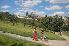 Ilustrační foto - léto, teplo, počasí, lidé, Praha