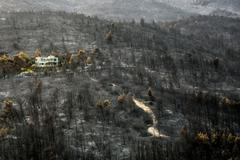 Následky požárů u Atén