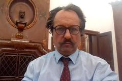 Rakovina se na volby neptá. Kdo jiný než premiér by měl v brožuře být, říká Janulík