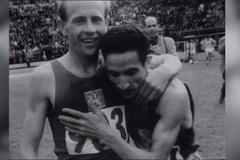 Podívejte se na legendární trojité vítězství Emila Zátopka na olympidádě v Helsinkách
