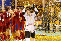 Brankář Tomáš Jurco po zisku titulu juniorských mistrů světa ve florbalu 2021