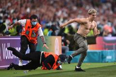 Výtržník ve finále ME 2020 Itálie - Anglie