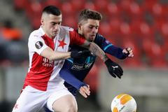 Nicolae Stanciu a David Keltjens  v zápase Evropské ligy Slavia - Beer Ševa