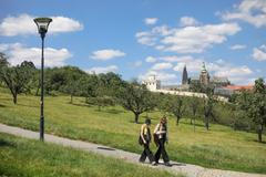 Ilustrační foto - léto, teplo, počasí, lidé, Praha