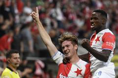 Daniel Samek slaví branku