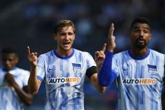 Niklas Stark a Kevin-Prince Boateng (Hertha Berlín)