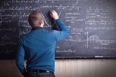 Italský učitel si podvodem vydělal téměř 100 000 euro, teď ho čeká soud.