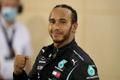 Pilot týmu formule 1 Mercedes Lewis Hamilton