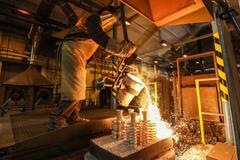 Česká zbrojovka Uherský Brod, práce, nezaměstanost, průmysl, zbraň, zbraně, pistole, samopal, puška