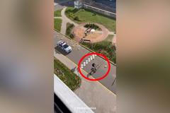 Honička v Bělorusku. Muž na elektrokoloběžce přechytračil policii