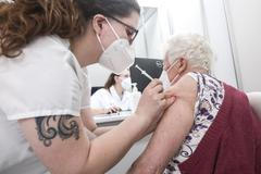 Zdravotník, sestra, doktor, lékař, zdravotnictví, respirátor, Očkovací centrum Liberecký kraj, očkování, koronavir, důchodci, senioři, zásoby