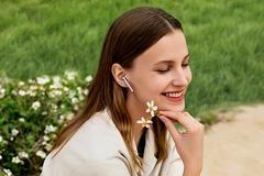 Sluchátka lehká jako pírko. Huawei FreeBuds 4 v uších ani neucítíte