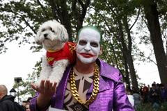 Američan v převleku Jokera.