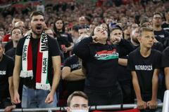 Maďarští fanoušci v kvalifikačním zápase s Anglií