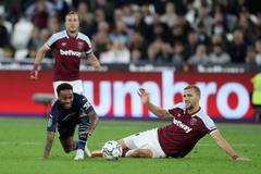 Osmifinále anglického Ligového poháru 2021/22, West Ham - Manchester City: Tomáš Souček a Raheem Sterling